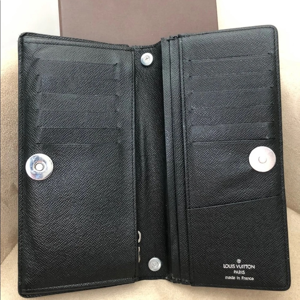 Authentic Louis Vuitton wallet - Picture 5 of 11